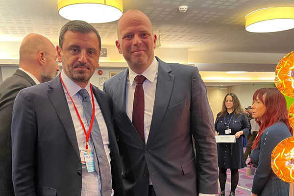 1fdadb99 b34f 4ff1 829e 3433abb1f2b2