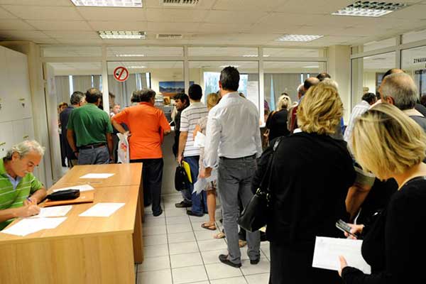 Φέρνουν ένα μήνα νωρίτερα τον ΦΠΑ 24% - Ένα Μνημόνιο από μόνος του ο «κόφτης» δαπανών