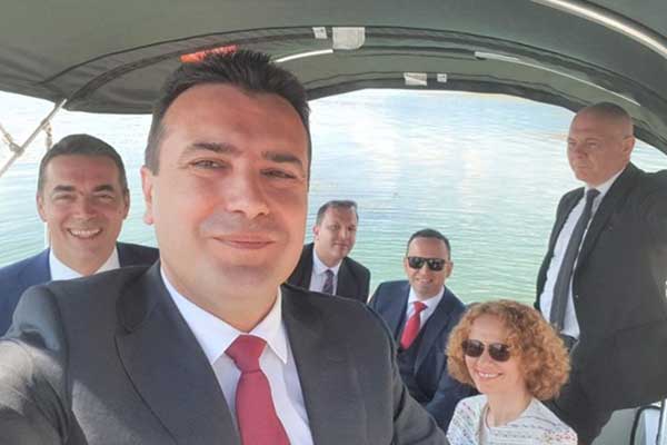 Η selfie του Ζόραν Ζάεφ από τις Πρέσπες - "Θέλουμε Μακεδονικές επιτυχίες" έγραψε στη λεζάντα - ΦΩΤΟ