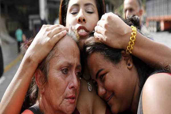 Τραγωδία στο Καράκας -17 νεκροί όταν κάποιος πέταξε δακρυγόνο σε κατάμεστη αίθουσα