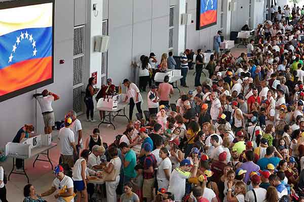 Λαϊκή οργή στη Βενεζουέλα: 7,2 εκατ. πολίτες κατά του Μαδούρο