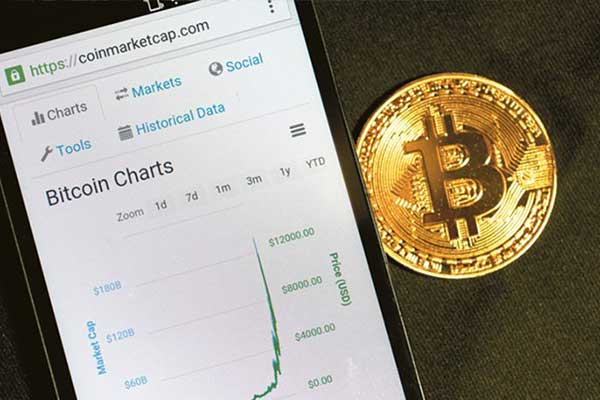 Βitcoin- μανια: Γιατί ένα εικονικό νόμισμα αξίζει ξαφνικά 18.000 δολάρια