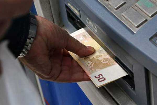 Καταθέσεις ύψους 4 δισ. ευρώ έκαναν «φτερά» στις αρχές του 2017