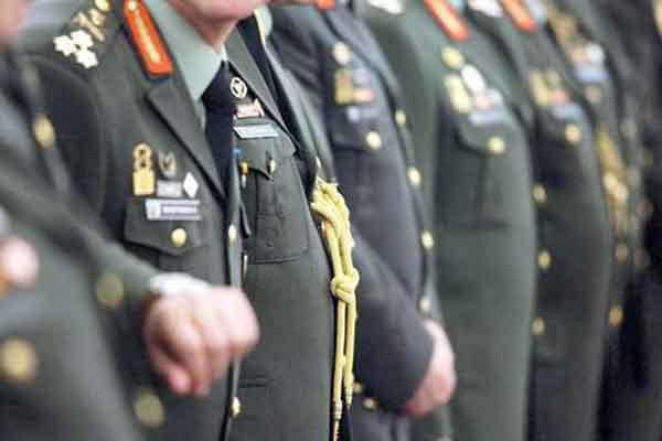 Αιφνιδιαστικές αλλαγές στο ειδικό μισθολόγιο των ένστολων -Τι αλλάζει