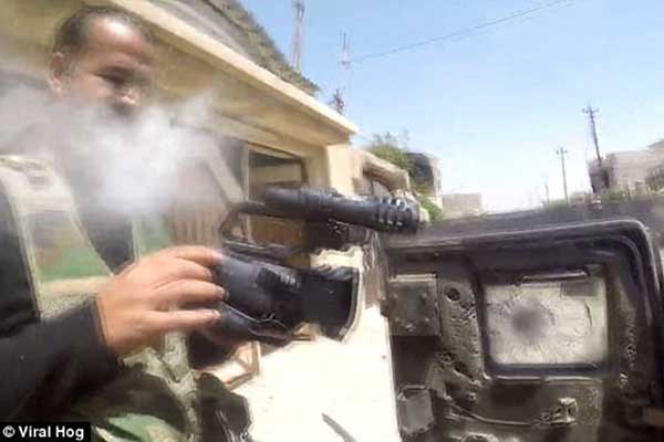 Απίστευτο βίντεο: Κάμερα GoPro γλίτωσε δημοσιογράφο από τη σφαίρα ελεύθερου σκοπευτή στη Μοσούλη