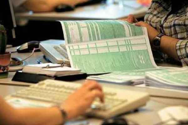 Ιστορίες τρέλας: Φόρος 3.237 ευρώ για εισόδημα 921 ευρώ!