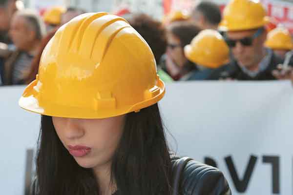 Νέες αυξήσεις 30% στις εισφορές μηχανικών, γιατρών, δικηγόρων