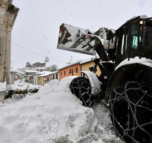 italia-seismos-xionias-tria