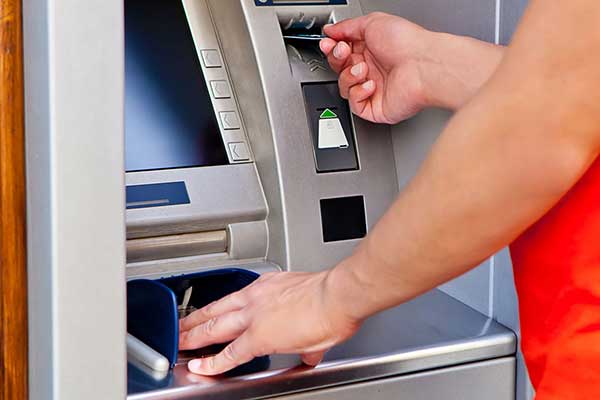 Πιθανή η χαλάρωση των «capital controls»- Εξετάζεται η αύξηση ορίου ανάληψης