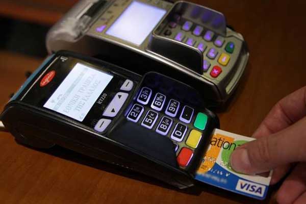 Τα «πάνω-κάτω» στο αφορολόγητο από το 2017 - Πως θα «χτίζεται» με το πλαστικό χρήμα