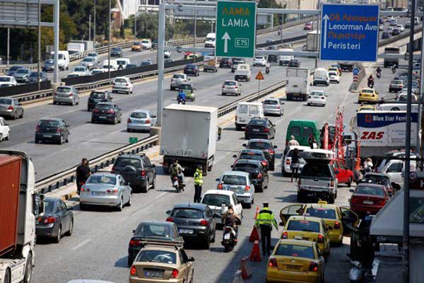 Τι αλλάζει για τις νταλίκες, τα φορτηγά και τα λεωφορεία στις εθνικές οδούς