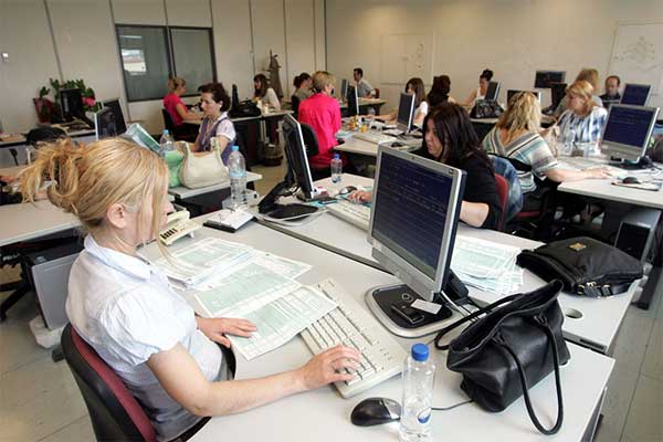 Δημόσιο: Αυξήσεις επιδομάτων – Ποιοι κερδίζουν και πόσα χρήματα [Πίνακες]