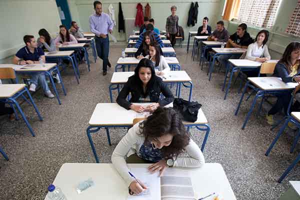 Αυλαία των πανελλαδικών για τα Γενικά Λύκεια με Μαθηματικά και Ιστορία