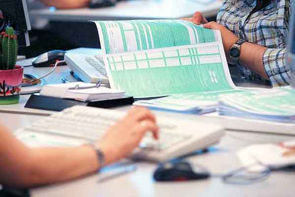 Ποιοι γλιτώνουν τον έλεγχο και ποιοι μπαίνουν στο στόχαστρο της εφορίας