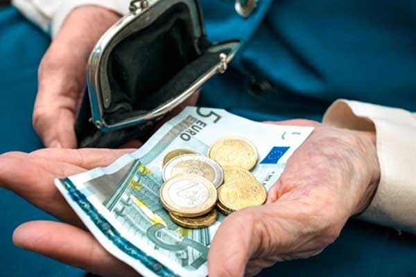 Συντάξεις: Κλιμακωτές μειώσεις σε ποσά άνω των 600 και 800 ευρώ