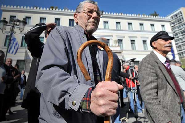 «Κούρεμα» έως και 200 ευρώ το μήνα για 70.000 - 80.000 υψηλοσυνταξιούχους