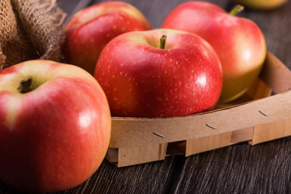 Πόσο μειώνει τον κίνδυνο θανάτου ένα μήλο την ημέρα 