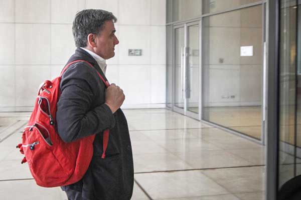 Έκλεισε η συμφωνία: Μαχαίρι έως 18% και στις επικουρικές, στα 5.681 το αφορολόγητο