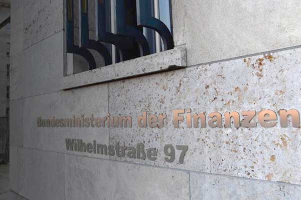 Γερμανικό ΥΠΟΙΚ: «Δεν υπάρχουν προ-δεσμεύσεις ή αποφάσεις για το ελληνικό χρέος»