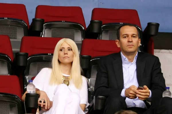 Θρήνος στον μπασκετικό Ολυμπιακό – «Έφυγε» στα 42 η γυναίκα του Γιώργου Αγγελόπουλου