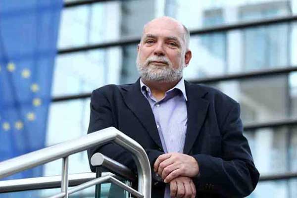 Τόμας Βίζερ: Ποτέ δεν θα ξεφορτωθείτε το έλλειμμα αν δεν απολύσετε υψηλά αμειβόμενους δημοσίους υπαλλήλους!