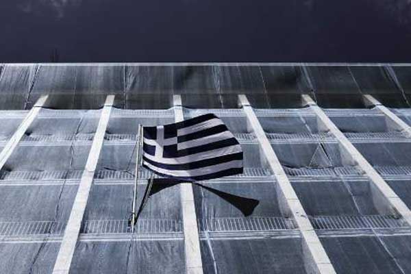 Ψυχρολουσία στο ΥΠΟΙΚ: Μικρότερο το πλεόνασμα του 2015 -Σχεδόν μηδενίστηκε