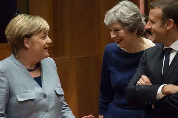 Μέρκελ στη Σύνοδο Κορυφής: «Παγώστε» τα κονδύλια για την ένταξη της Τουρκίας στην ΕΕ