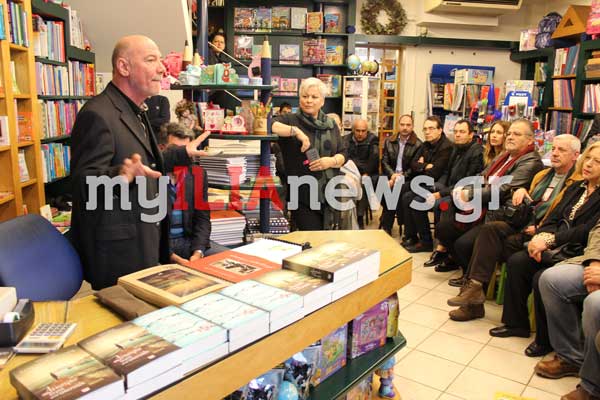 Πύργος: Συγκλόνισε το κοινό το νέο βιβλίο του Μένιου Σακελλαρόπουλου "13 κεριά στο σκοτάδι" [PHOTOS]