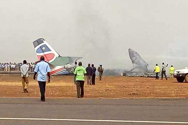 Θρίλερ στο Νότιο Σουδάν: Αεροπλάνο με 44 επιβάτες συνετρίβη σε αεροδρόμιο