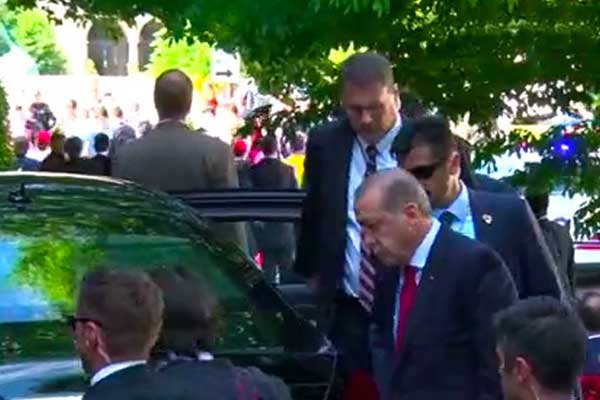 Αποκάλυψη: Ο Ερντογάν έδωσε εντολή στους φρουρούς του να επιτεθούν στους Κούρδους!