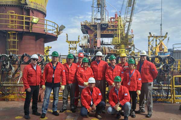 Στελέχη της Πρεσβείας και του Γενικού Προξενείου των ΗΠΑ στις εγκαταστάσεις της Energean στον Πρίνο