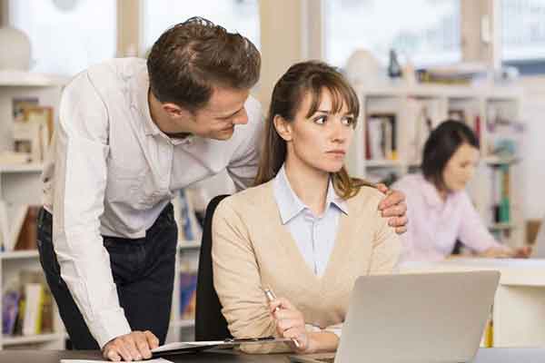 «Εκθέστε το γουρούνι σας»: Οι Γαλλίδες βγάζουν στη φόρα όσους τις παρενόχλησαν σεξουαλικά