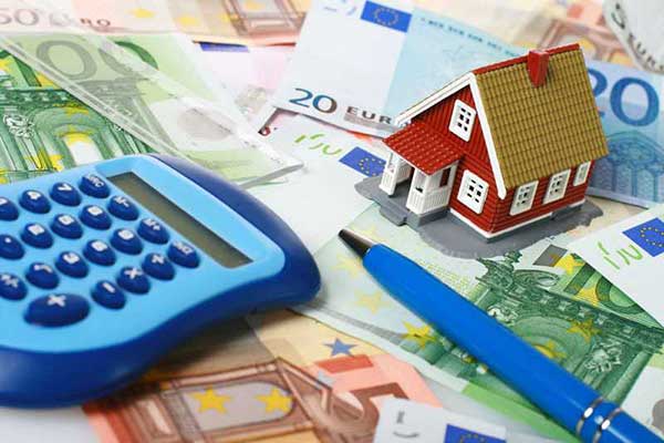 Τέλος το αφορολόγητο των 8.636 ευρώ-Πόσο θα μειωθεί, ποιοι θα επιβαρυνθούν