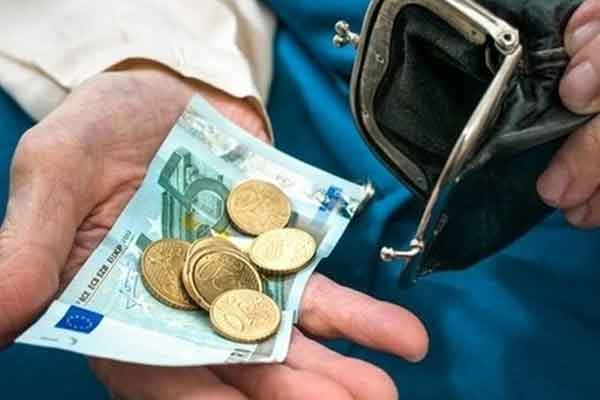 Συντάξεις Δημοσίου: Μειώσεις 23% - Πως χάνονται από 100 ως 200 ευρώ το μήνα [Πίνακες]