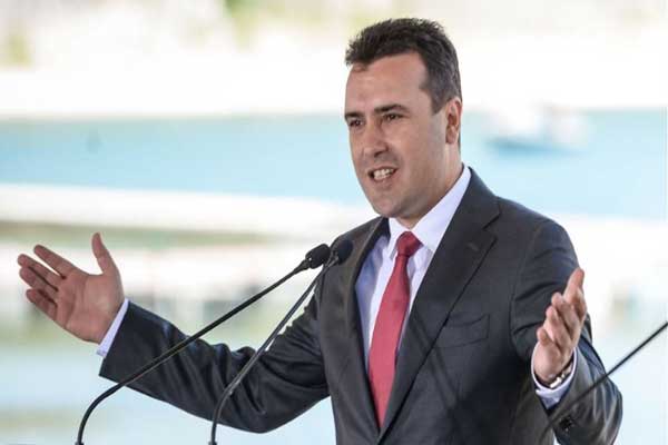 Σκοπιανό: Ο Ζάεφ πανηγυρίζει γιατί πήρε πρόσκληση ένταξης στο ΝΑΤΟ