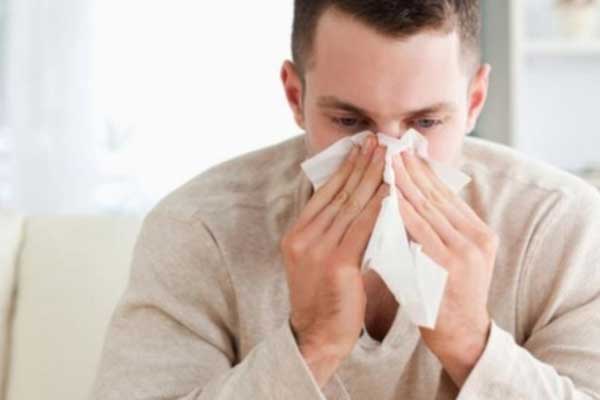 Βουλώνει η μύτη μου όταν ξαπλώνω: Μπορώ να το αποφύγω;