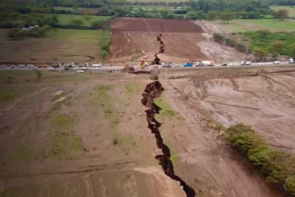 Βίντεο: Τεράστιο ρήγμα στην Κένυα «προμηνύει» τον διαχωρισμό της Αφρικής στα δύο!
