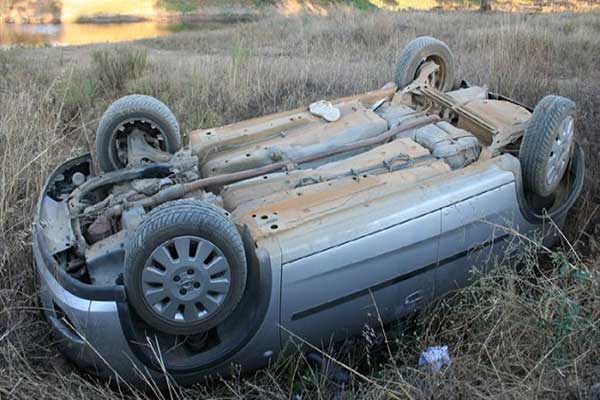 Ανατροπή οχήματος στην Πατρών – Πύργου – Στο ύψος των Βραχναιίκων