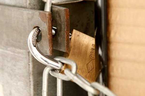 «Βροχή» τα λουκέτα και έρχονται πιο βαριές «καμπάνες» -Πόσοι κινδυνεύουν με σφράγιση ακόμα και για ένα μήνα