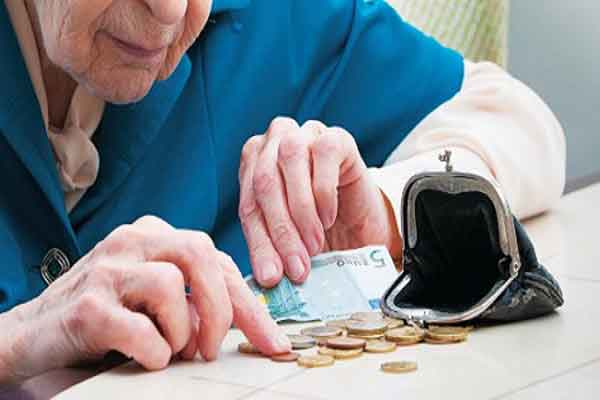 Με 1,5 χρόνο καθυστέρηση και πετσοκομμένες οι νέες συντάξεις χηρείας