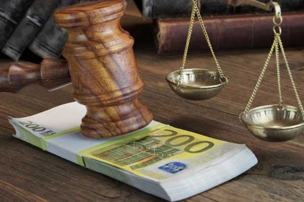 Απόφαση - κόλαφος για τα πρόστιμα της εφορίας σε ελεύθερους επαγγελματίες