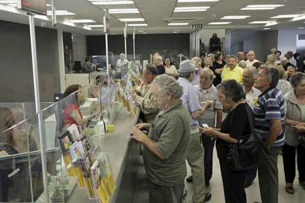Ανεξάρτητη Αρχή Δημοσίων Εσόδων: Διευκρινήσεις σχετικά με τις τραπεζικές προμήθειες στην πληρωμή φόρων