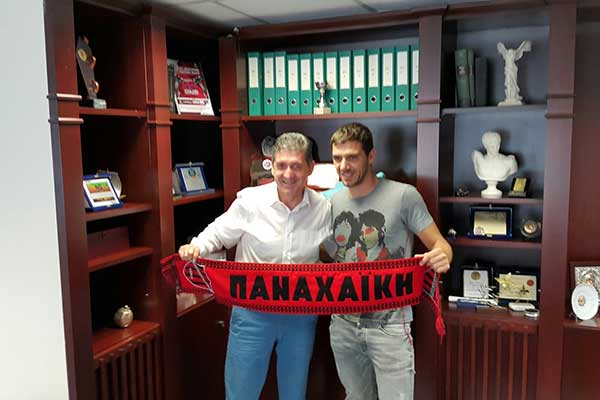 Οι κοκκινόμαυροι της «Παναχαϊκής Συμμαχίας» στο γραφείο του Αντιπεριφερειάρχη Αχαΐας 