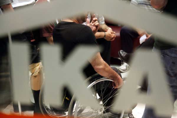 Συντάξεις: Οριακά οι πληρωμές στο ΙΚΑ – Ψάχνουν 200 εκατομμύρια ευρώ