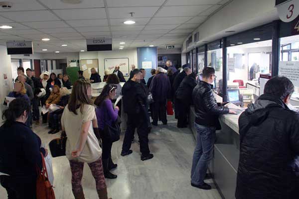 Έρχονται άλλες 300.000 κατασχέσεις ακόμη και για χρέη 500 ευρώ