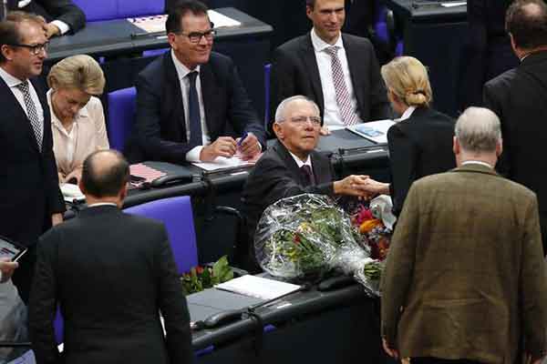 Σόιμπλε: Από το γερμανικό ΥΠΟΙΚ νέος πρόεδρος της Bundestag