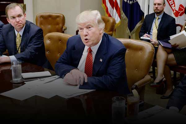 Πρώτο δείγμα γραφής από τον ΥΠΟΙΚ του Τραμπ: Η Ελλάδα είναι πρόβλημα της Ευρώπης