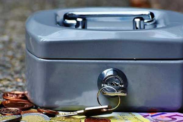 Με λεφτά απ' τα... σεντούκια πλήρωσαν τους φόρους οι Ελληνες -Τι δείχνει έρευνα