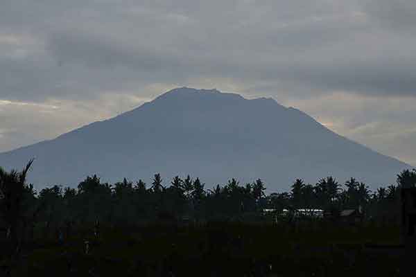 Μπαλί: Χιλιάδες άνθρωποι εγκατέλειψαν τα σπίτια τους υπό την απειλή ηφαιστειακής έκρηξης