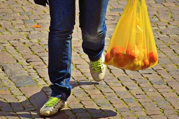 Τέλος οι δωρεάν πλαστικές σακούλες -Οι καταναλωτές θα πληρώνουν χαράτσι 5 με 10 λεπτά